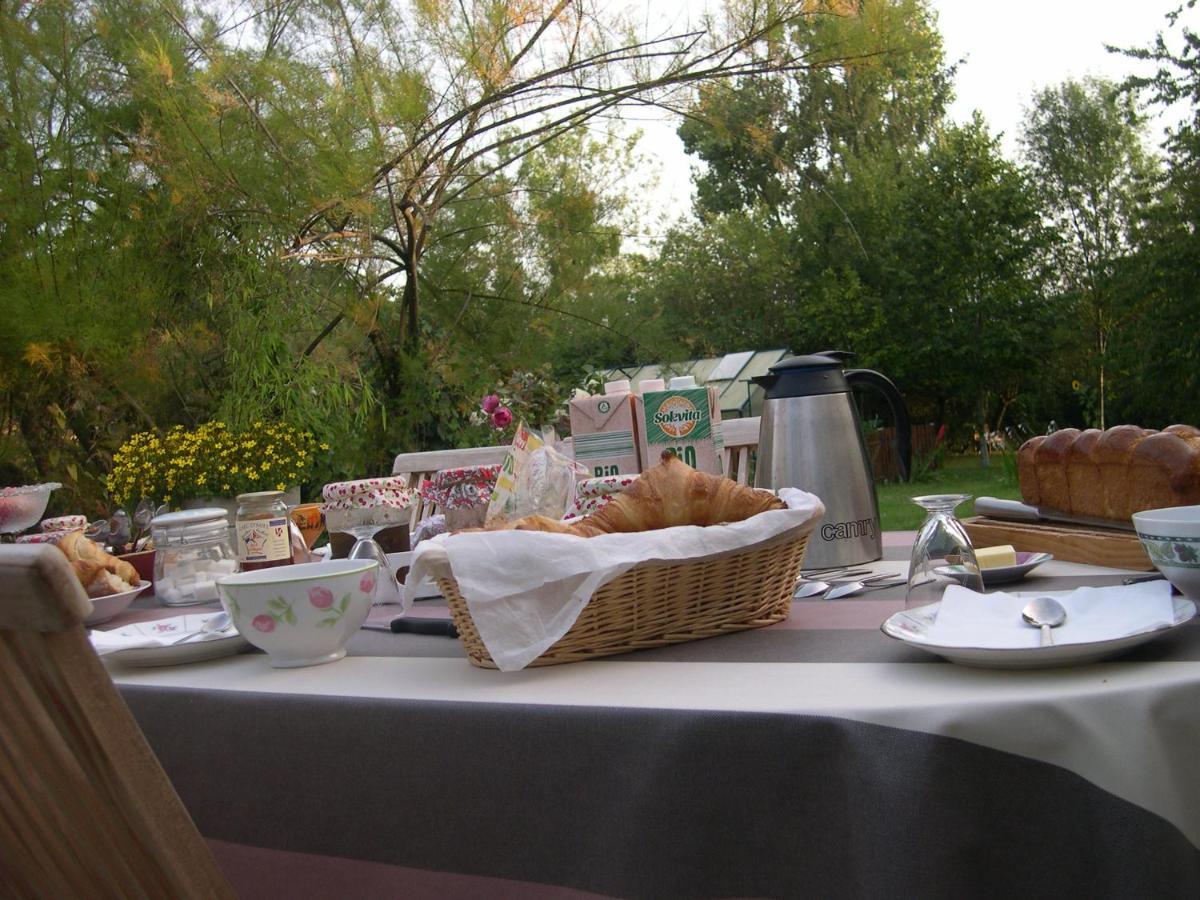 Bed and Breakfast L'Ancien Prieure Saint-Jean-de-la-Motte Exterior foto